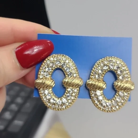 Vintage Gold-toned rhinestones earrings - Picture 8 of 16